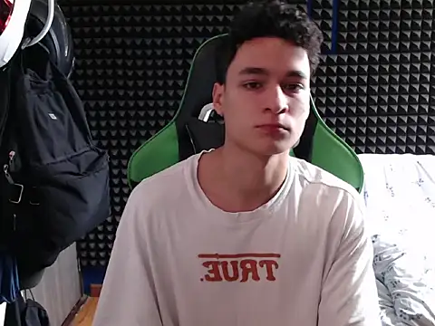 Snapshot of Curly_Angel24 chatting on November 24, 3:01 pm Curly Angel24 online show from November 24, 3:01 pm