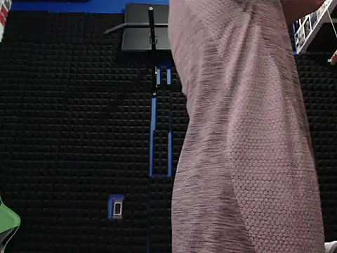 Snapshot of Curly_Angel24 chatting on November 27, 12:13 am Curly Angel24 online show from November 27, 12:13 am