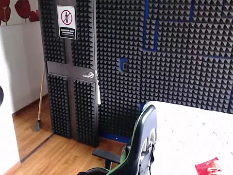 Snapshot of Curly_Angel24 chatting on November 28, 5:04 pm Curly Angel24 online show from November 28, 5:04 pm