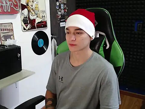 Snapshot of Curly_Angel24 chatting on December 2, 11:04 am Curly Angel24 online show from December 2, 11:04 am