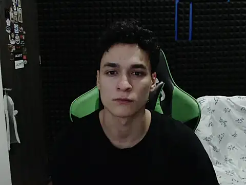 Snapshot of Curly_Angel24 chatting on December 5, 1:03 am Curly Angel24 online show from December 5, 1:03 am