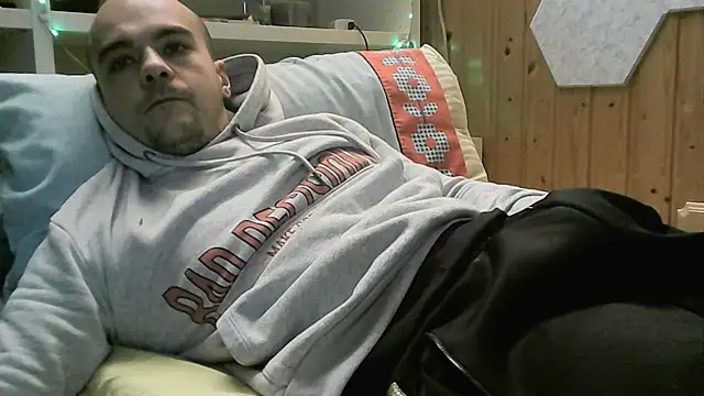 ItalianVinDiesel online show from November 2, 6:38 am