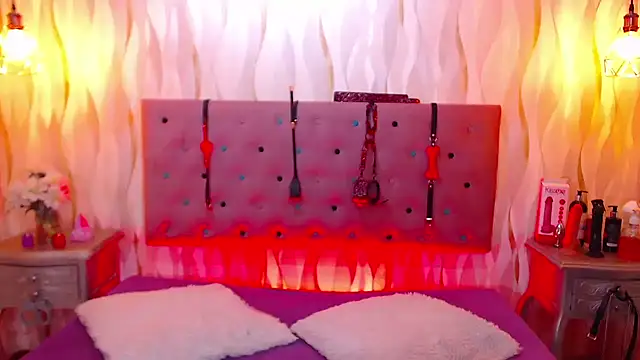 IsabelaLatina online show from January 6, 4:00 pm