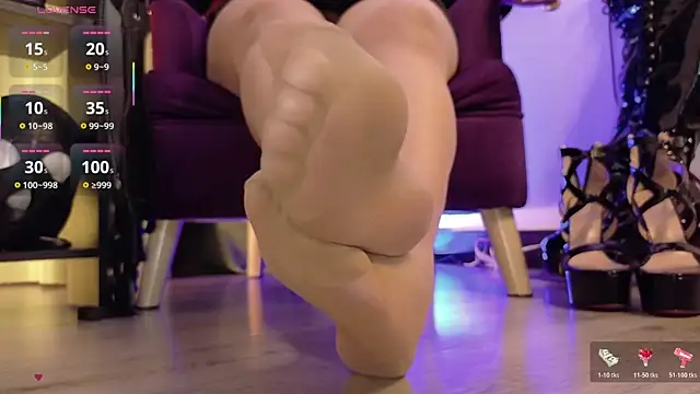 Snapshot of MistressMeg4n chatting on November 11, 9:37 pm MistressMeg4n online show from November 11, 9:37 pm