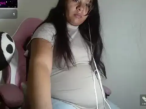 Snapshot of Charis_21 chatting on December 17, 1:18 am Charis 21 online show from December 17, 1:18 am