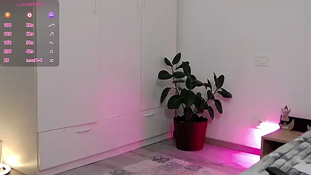 YourSweetSinn online show from October 6, 7:55 pm