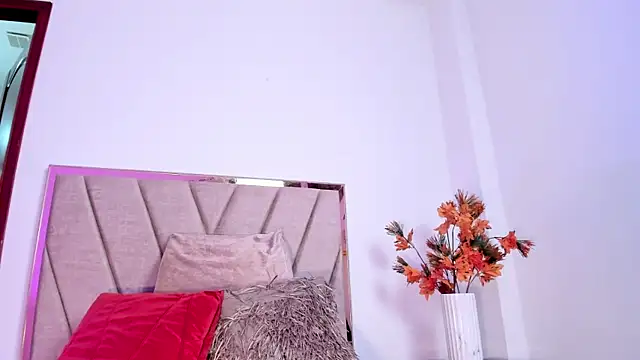 NoraDasilva online show from December 14, 12:44 am