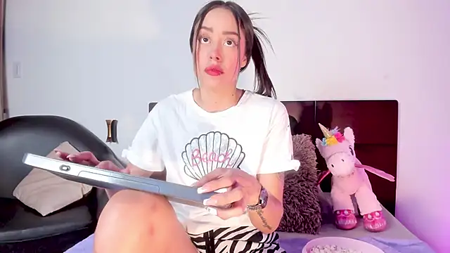 NoraDasilva online show from January 19, 12:28 am