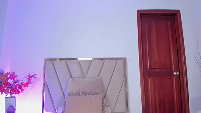 NoraDasilva online show from February 1, 11:48 pm