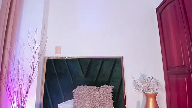 NoraDasilva online show from November 11, 1:05 am