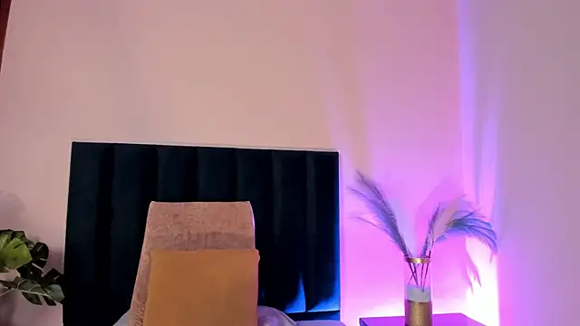 NoraDasilva online show from November 14, 11:46 pm