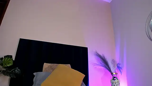 NoraDasilva online show from November 22, 1:15 am