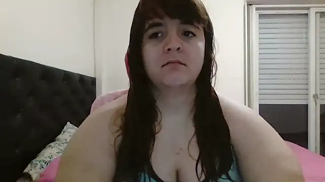 Snapshot of Bombon_ok chatting on November 9, 11:03 pm Bombon ok online show from November 9, 11:03 pm