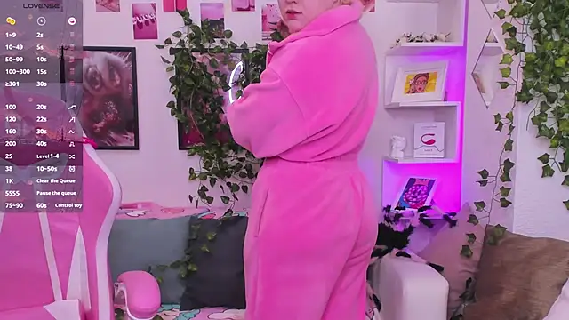 art lovee online show from October 15, 2:11 am