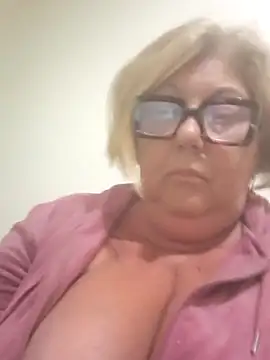 Snapshot of Merilulla chatting on April 10, 12:49 am Merilulla online show from April 10, 12:49 am