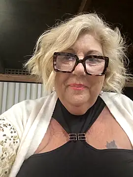 Snapshot of Merilulla chatting on April 18, 12:47 am Merilulla online show from April 18, 12:47 am