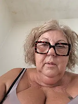 Snapshot of Merilulla chatting on July 16, 12:11 pm Merilulla online show from July 16, 12:11 pm