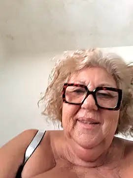 Snapshot of Merilulla chatting on August 6, 11:34 am Merilulla online show from August 6, 11:34 am