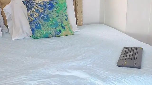 KeryHillson online show from October 27, 1:48 pm