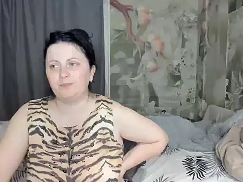 Snapshot of Lillian2 chatting on November 6, 2:12 am Lillian2 online show from November 6, 2:12 am