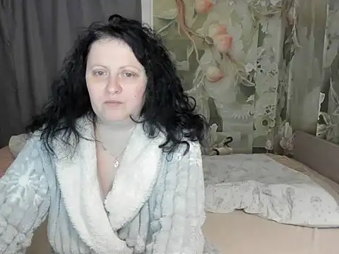 Snapshot of Lillian2 chatting on December 17, 8:53 am Lillian2 online show from December 17, 8:53 am