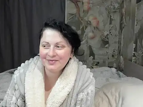 Lillian2 online show from April 9, 8:25 pm
