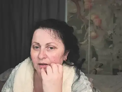 Lillian2 online show from June 14, 2:41 pm