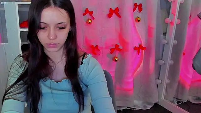 Snapshot of MipsyMipson chatting on December 10, 11:00 am MipsyMipson online show from December 10, 11:00 am