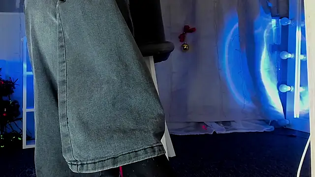 Snapshot of MipsyMipson chatting on December 29, 1:49 pm MipsyMipson online show from December 29, 1:49 pm