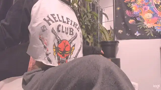 MYFAVOURITESTRAGER online show from January 6, 4:05 am