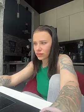 Snapshot of Queen_of_pain chatting on June 13, 8:45 am Queen of pain online show from June 13, 8:45 am