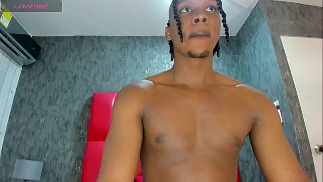 Snapshot of DominicSccott chatting on May 17, 12:34 pm DominicSccott online show from May 17, 12:34 pm