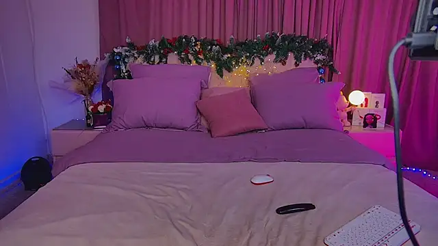 Snapshot of Cosmic_Sia chatting on December 20, 6:08 am Cosmic Sia online show from December 20, 6:08 am