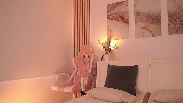 Snapshot of LillyThompson chatting on March 9, 10:03 pm LillyThompson online show from March 9, 10:03 pm