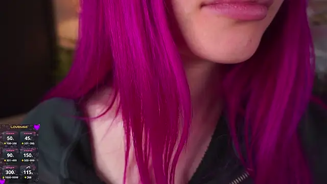 Snapshot of ShirleyCarolyn chatting on December 19, 8:02 pm ShirleyCarolyn online show from December 19, 8:02 pm