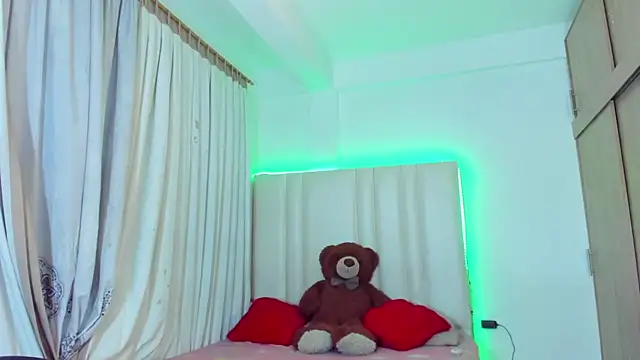 sexygirl shakira online show from September 8, 11:59 pm
