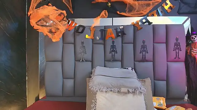  MiaBrown  online show from October 22, 12:05 pm