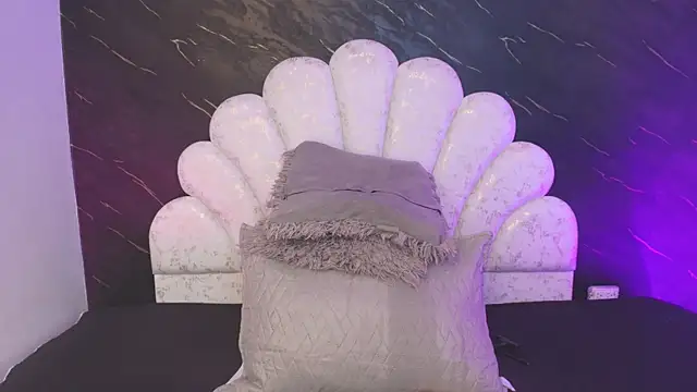  MiaBrown  online show from March 24, 12:10 pm