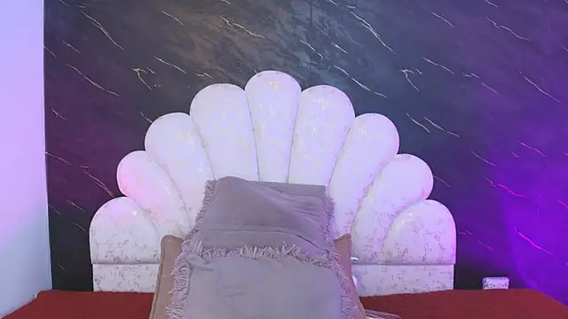  MiaBrown  online show from June 6, 12:10 pm