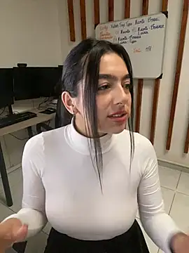 Snapshot of Nicollemays chatting on February 15, 12:11 pm Nicollemays online show from February 15, 12:11 pm