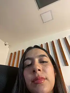 Snapshot of Nicollemays chatting on February 16, 12:30 am Nicollemays online show from February 16, 12:30 am