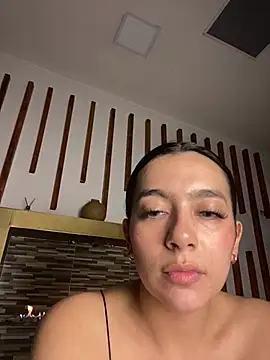 Snapshot of Nicollemays chatting on February 22, 12:38 am Nicollemays online show from February 22, 12:38 am