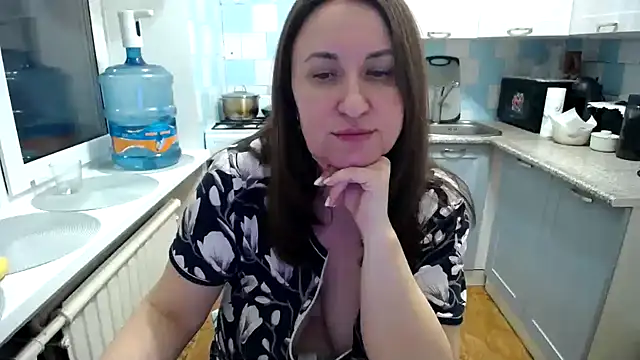 DonnaMagdalena online show from March 3, 9:05 pm