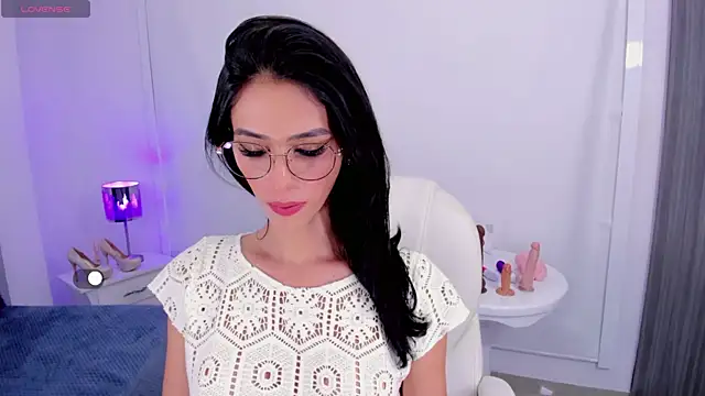 Andrea Marinn online show from December 19, 5:51 am