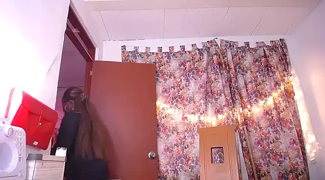 yselahot online show from February 17, 4:59 pm