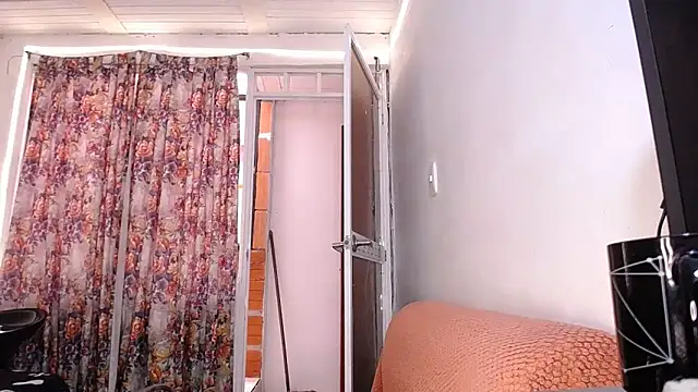 yselahot online show from September 25, 4:43 pm