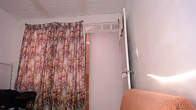 yselahot online show from October 15, 6:19 pm