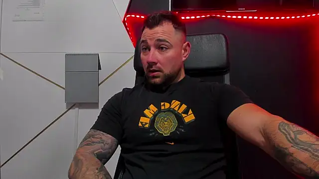 Snapshot of DuncanStone chatting on February 12, 5:02 am DuncanStone online show from February 12, 5:02 am