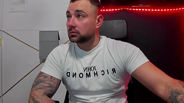 Snapshot of DuncanStone chatting on February 13, 4:52 am DuncanStone online show from February 13, 4:52 am