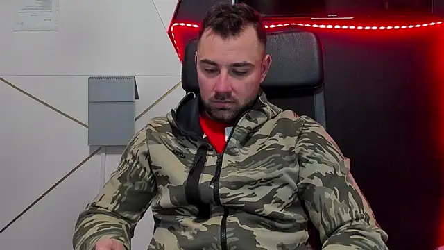 Snapshot of DuncanStone chatting on February 16, 5:14 am DuncanStone online show from February 16, 5:14 am